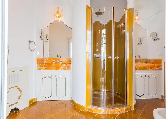 Le Baste 5* Фуроре