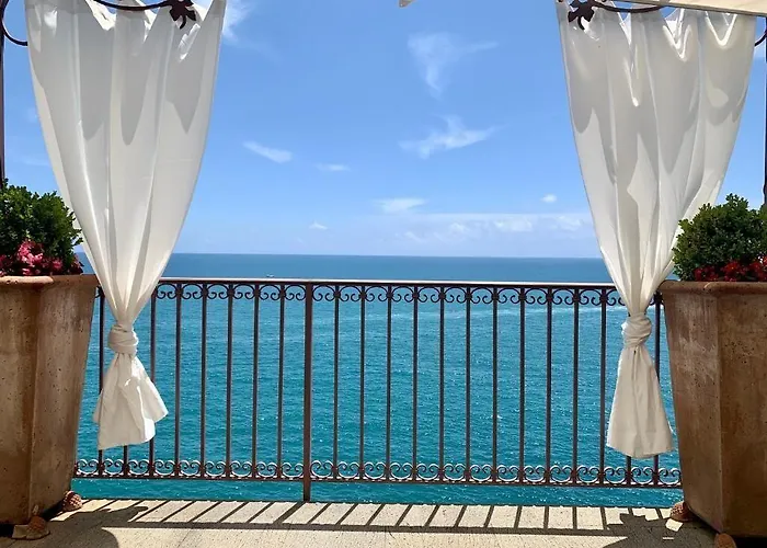 Le Baste Курортный комплекс 5*